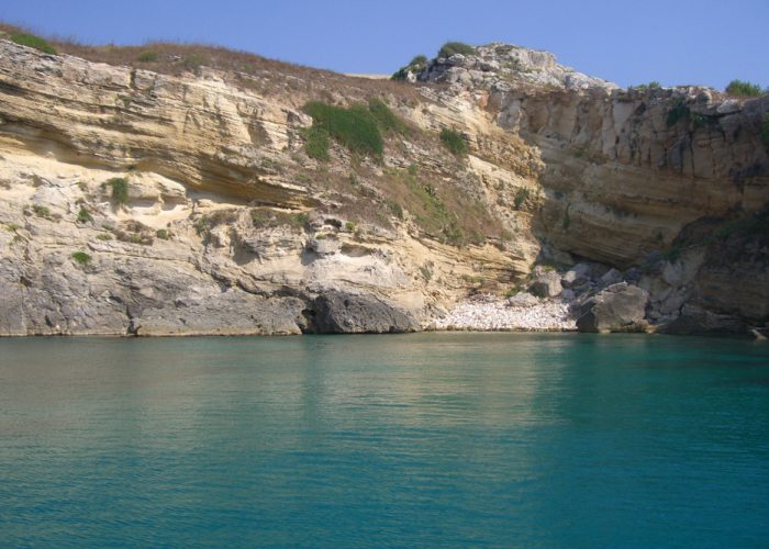 Escursioni in Barca alle Grotte Sulfuree di Santa Cesaria Terme